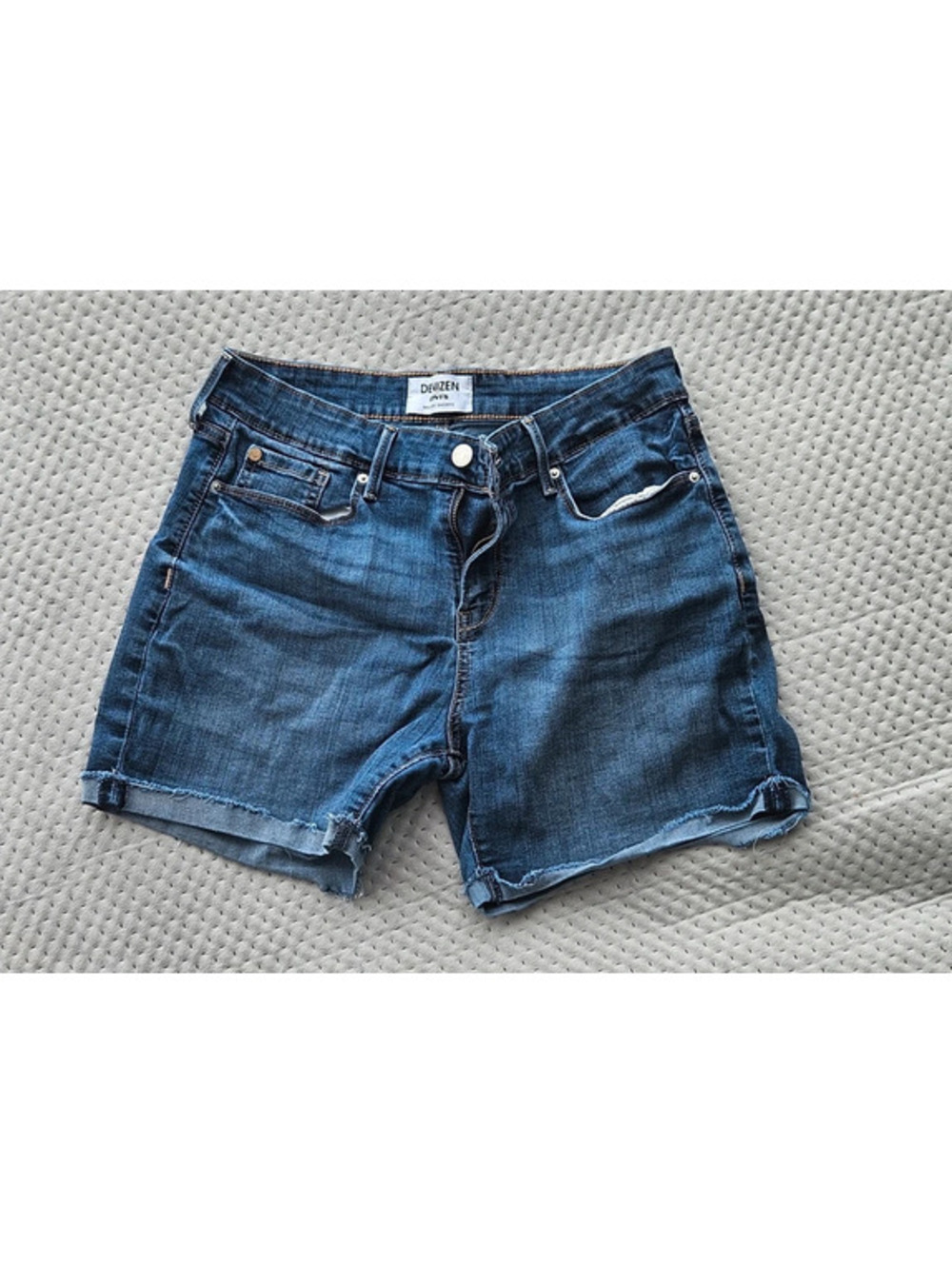 Denizen Levi’s Women’s 8 W29 Mid Rise Denim Shorts Blue Raw Hem Stretch